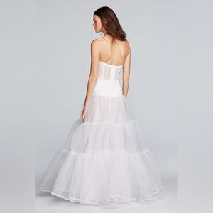 David’s Bridal Ball Gown Silhouette Slip (Crinoline, Petticoat Skirt)